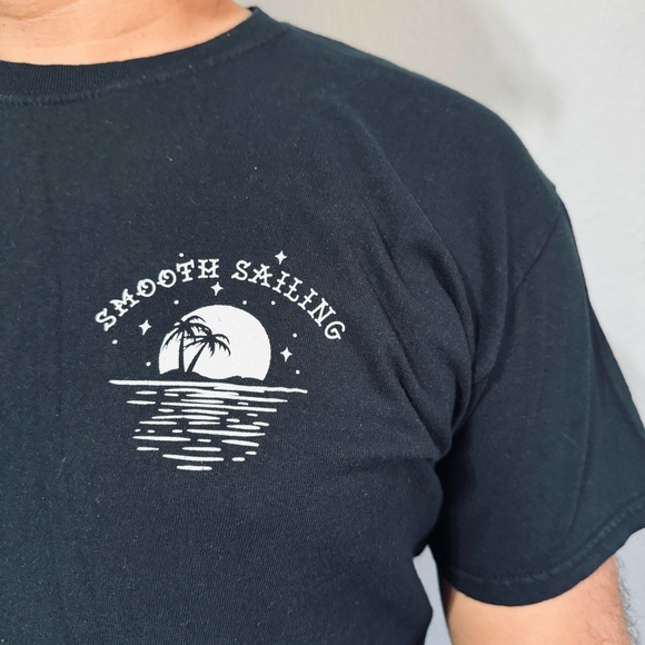 Retrofit Brand Mfg. Smooth Sailing Graphic Men Black Crew Neck T-Shirt Size M - Picture 3 of 11